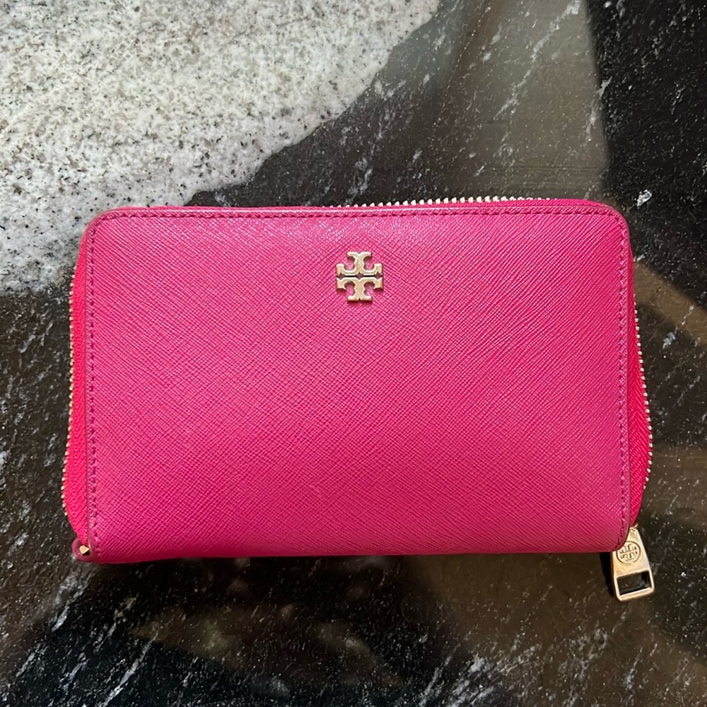 Fuschia Tory Burch wallet